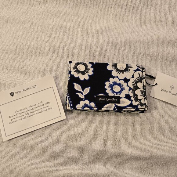Vera Bradley NEW Card Case Snow Lotus Black White Floral Retired Pattern RFID Se - Picture 1 of 12